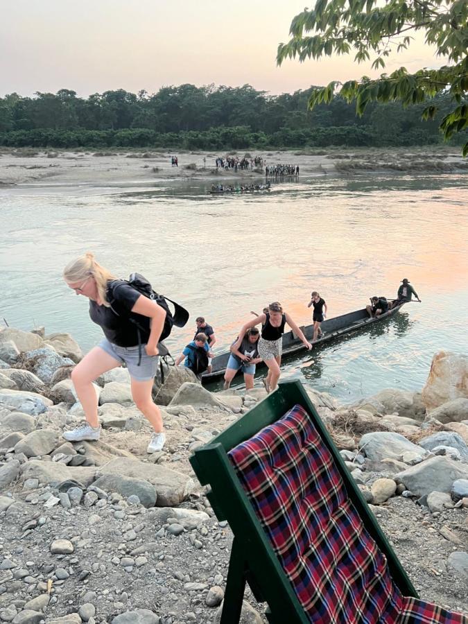 Hotel Chitwan Park Village Sauraha Dış mekan fotoğraf
