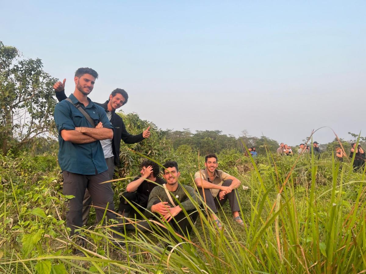 Hotel Chitwan Park Village Sauraha Dış mekan fotoğraf