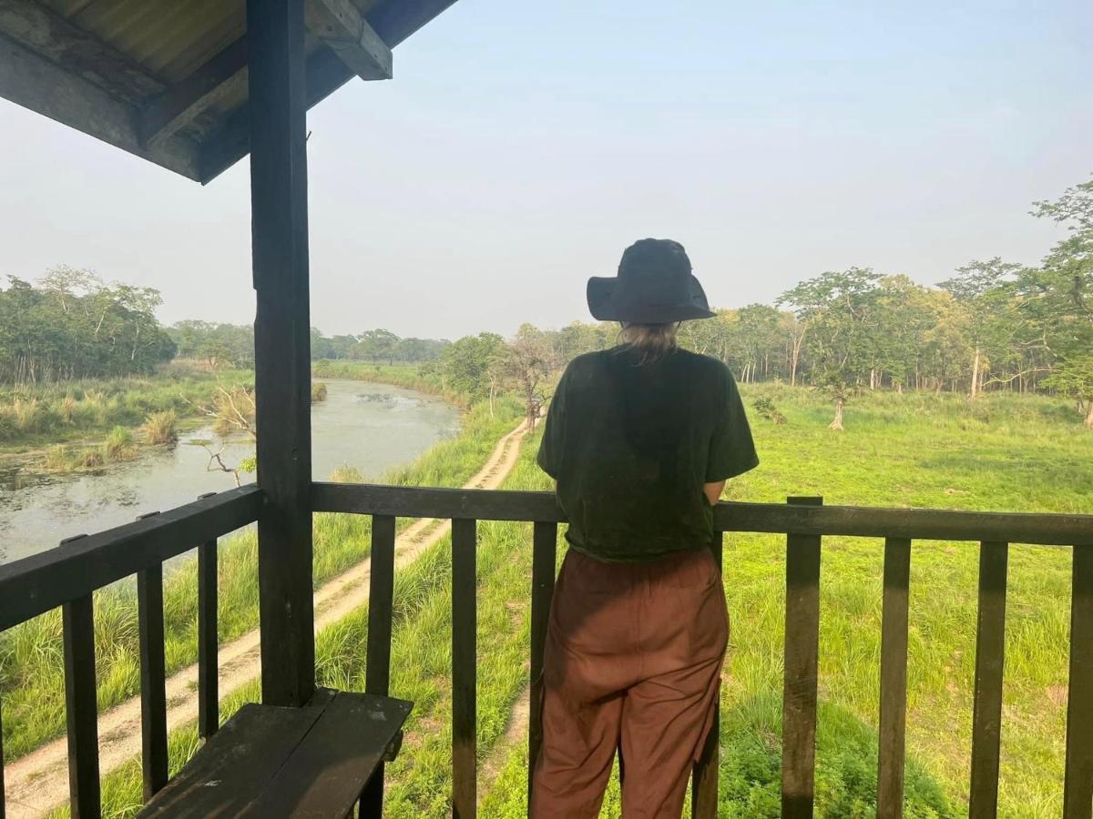 Hotel Chitwan Park Village Sauraha Dış mekan fotoğraf