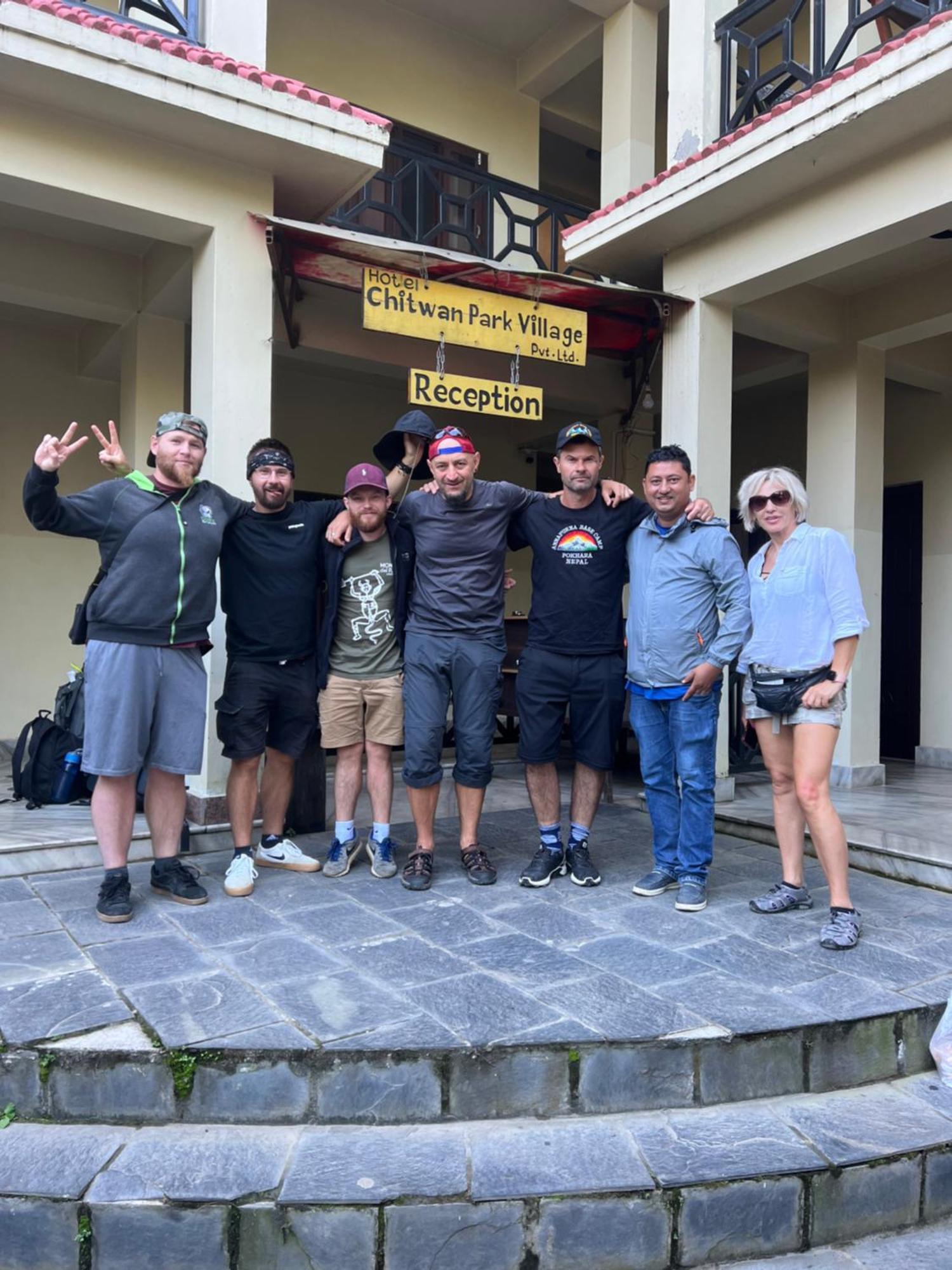 Hotel Chitwan Park Village Sauraha Dış mekan fotoğraf
