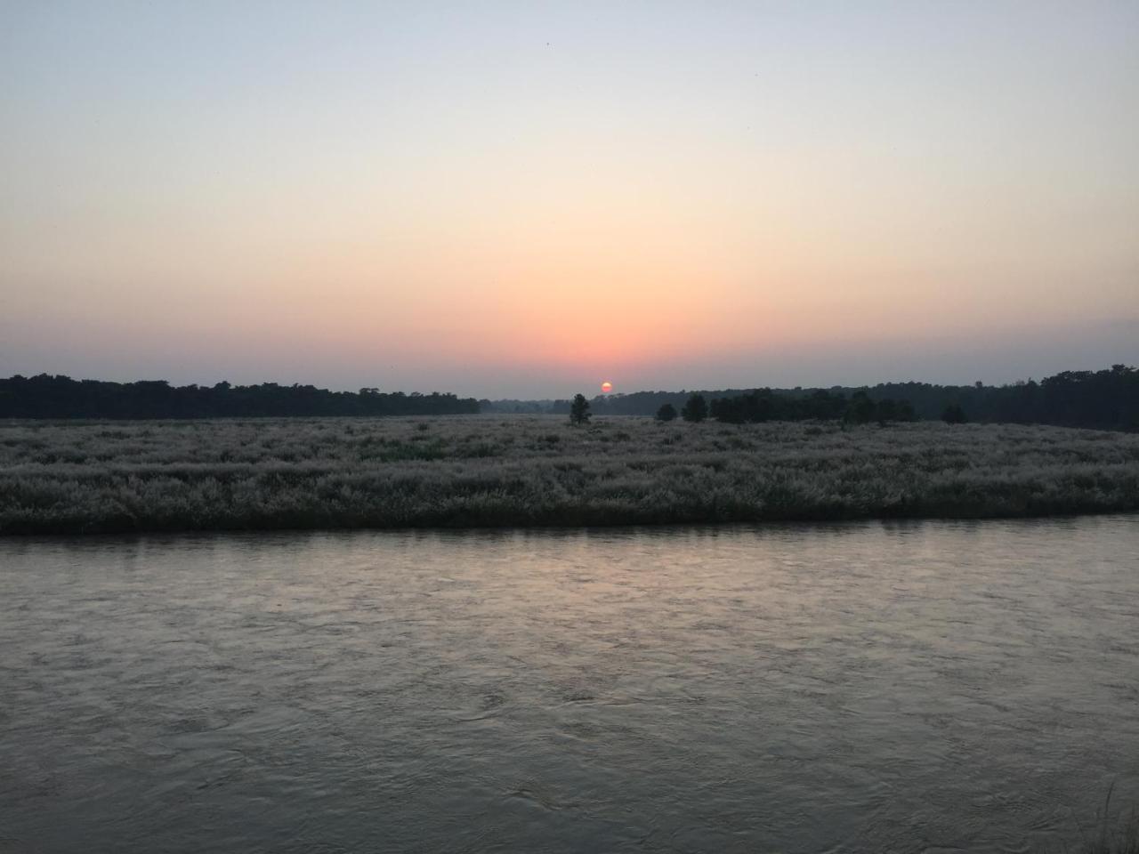 Hotel Chitwan Park Village Sauraha Dış mekan fotoğraf