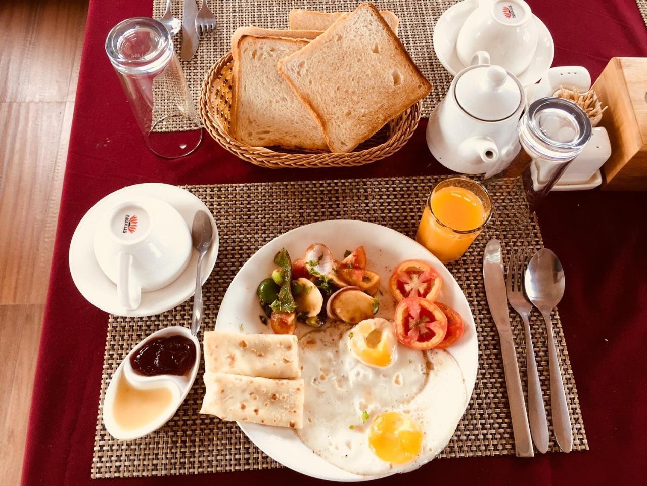 Hotel Chitwan Park Village Sauraha Dış mekan fotoğraf