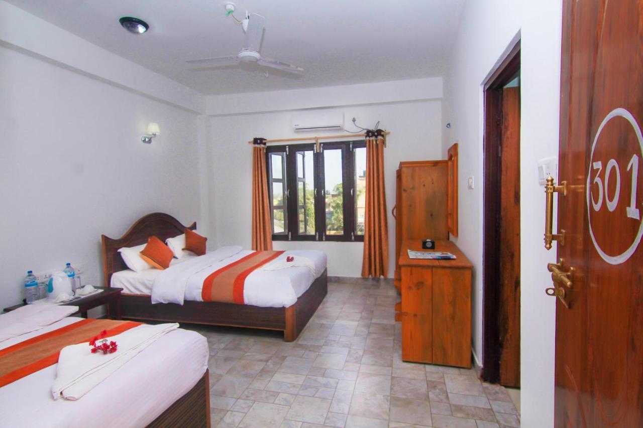 Hotel Chitwan Park Village Sauraha Dış mekan fotoğraf