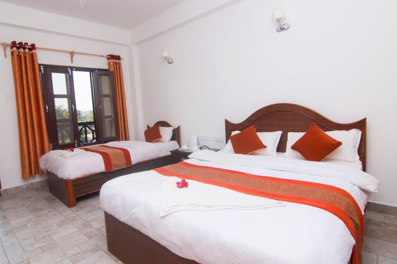 Hotel Chitwan Park Village Sauraha Dış mekan fotoğraf