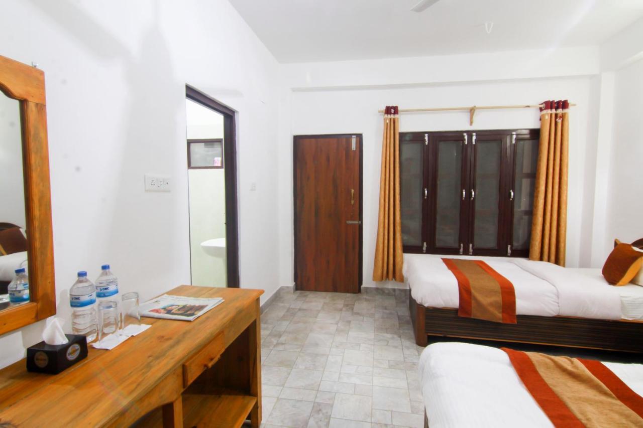 Hotel Chitwan Park Village Sauraha Dış mekan fotoğraf