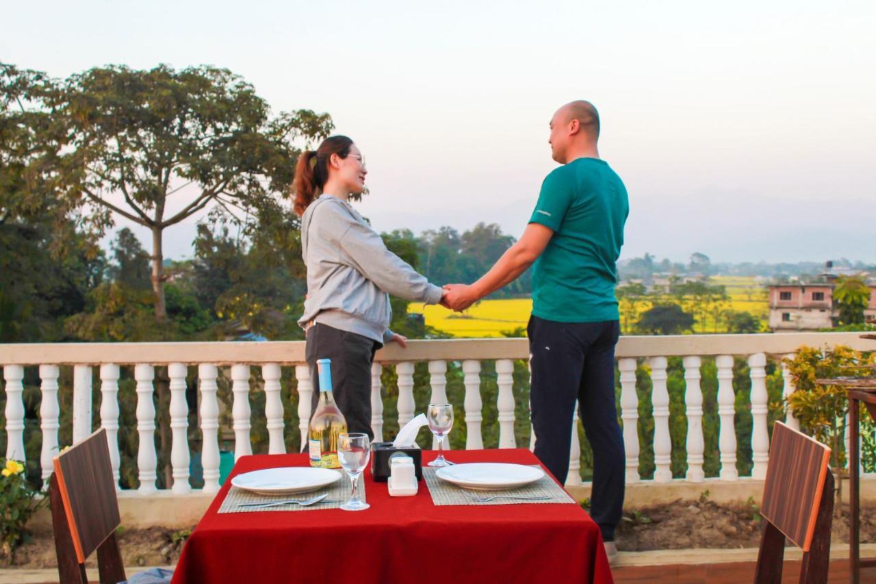 Hotel Chitwan Park Village Sauraha Dış mekan fotoğraf