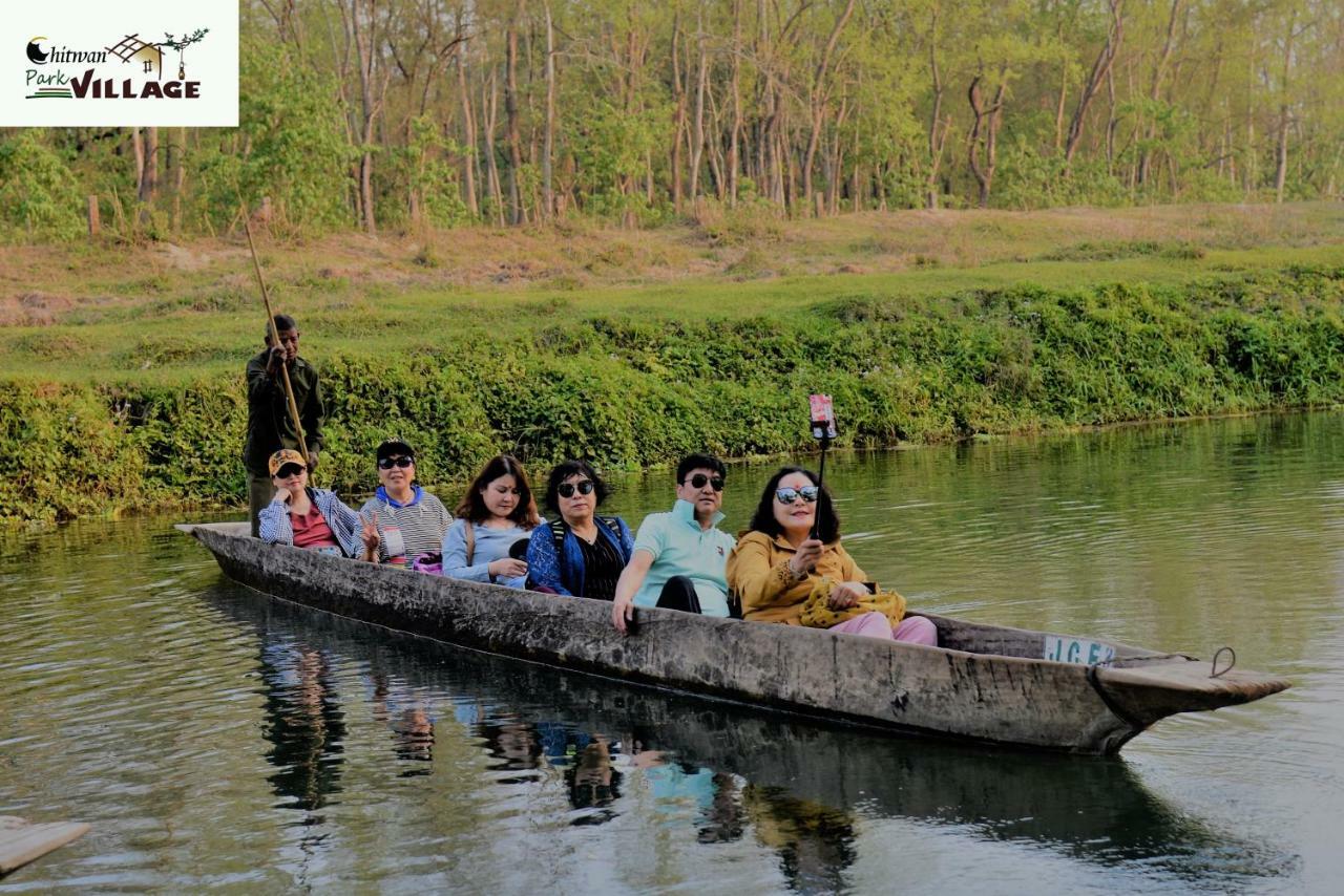 Hotel Chitwan Park Village Sauraha Dış mekan fotoğraf