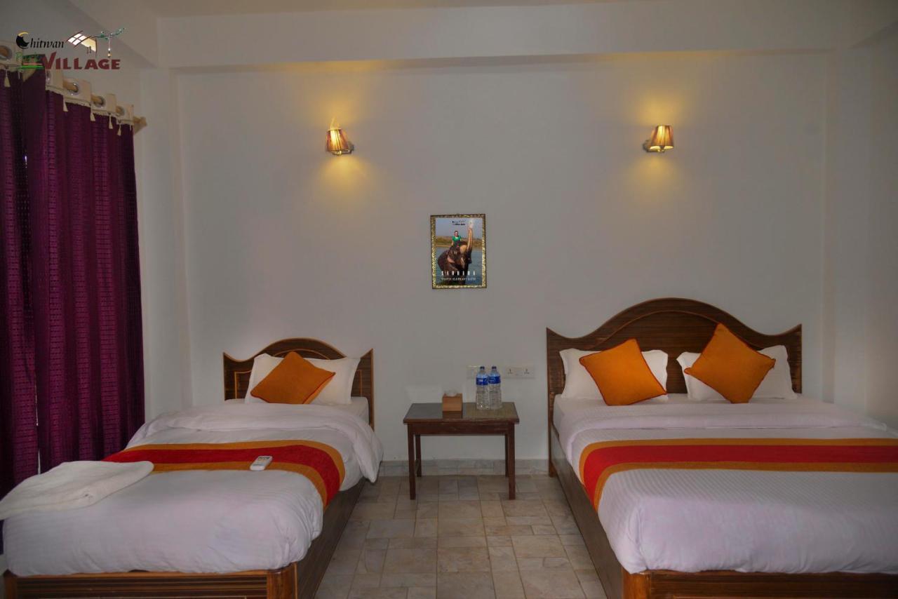 Hotel Chitwan Park Village Sauraha Dış mekan fotoğraf